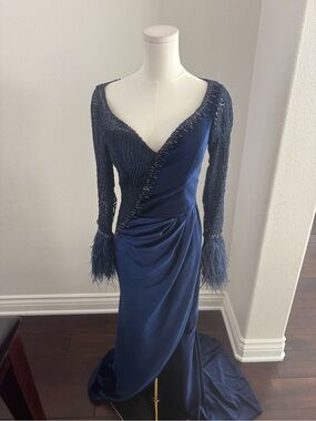 Navy Blue Velvet Evening Gown with Feather Cuffs Günbeyu 40